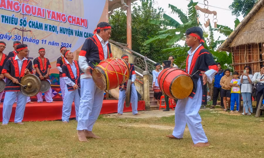 co-lop-tre-theo-hoc-la-tieng-trong-ko-toang-tiep-tuc-vang-trong-doi-song-cong-dong.jpg
