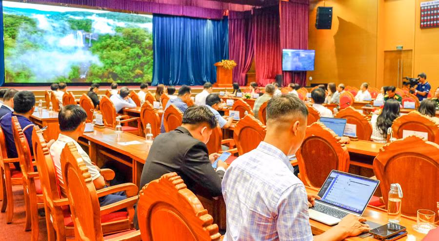 quang-canh-hoi-nghi-2.jpg