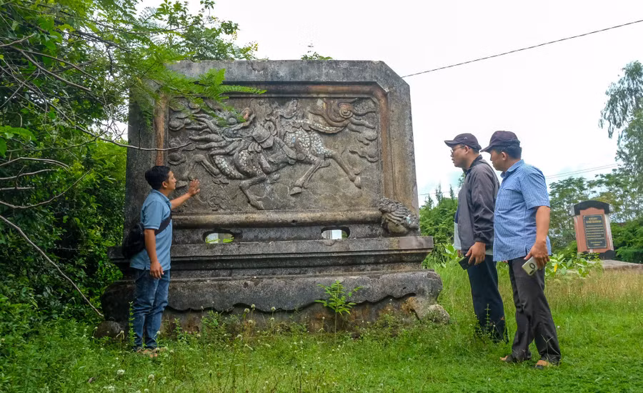 tam-binh-phong-co-tai-van-mieu-binh-dinhjpg.jpg
