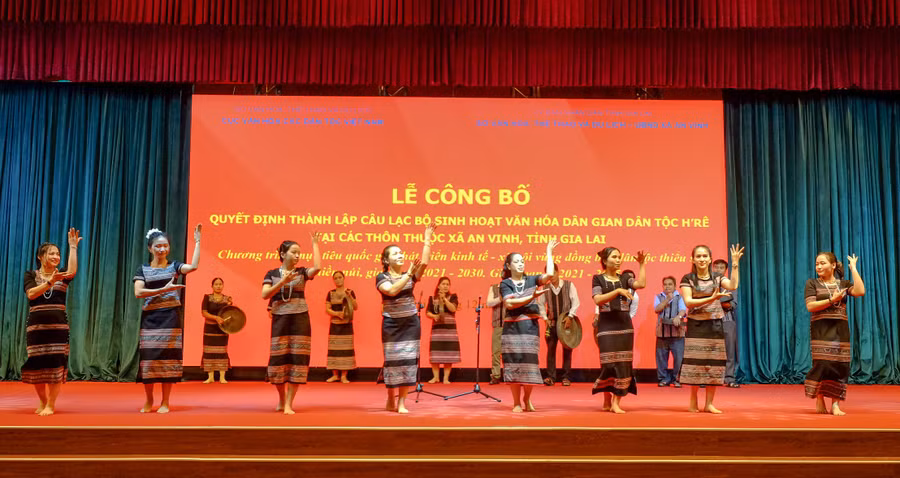 thanh-vien-cau-lac-bo-dien-tau-cong-chieng-mua-xoangjpg.jpg