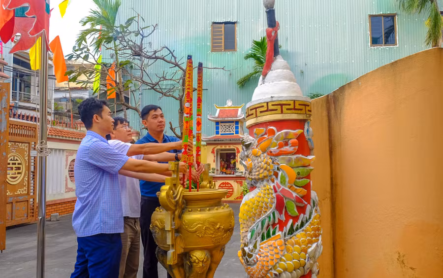 dang-huong-thiet-an-chuan-bi-khai-lejpg.jpg