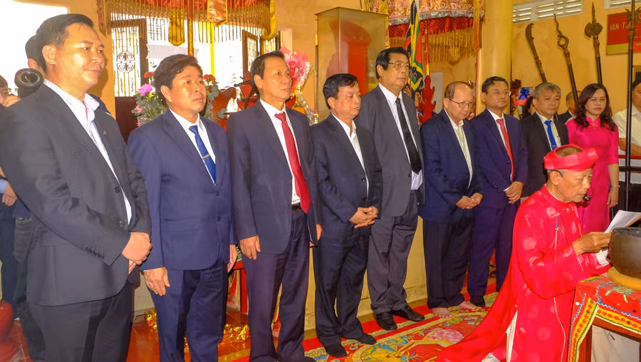 dai-bieu-du-le-khai-an-ban-anjpg.jpg