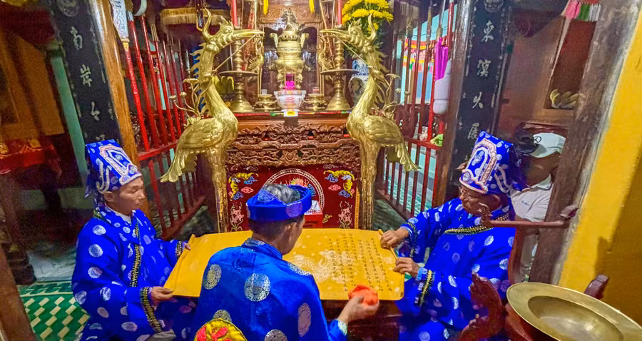 le-khai-sac-phong-trieu-nguyen.jpg