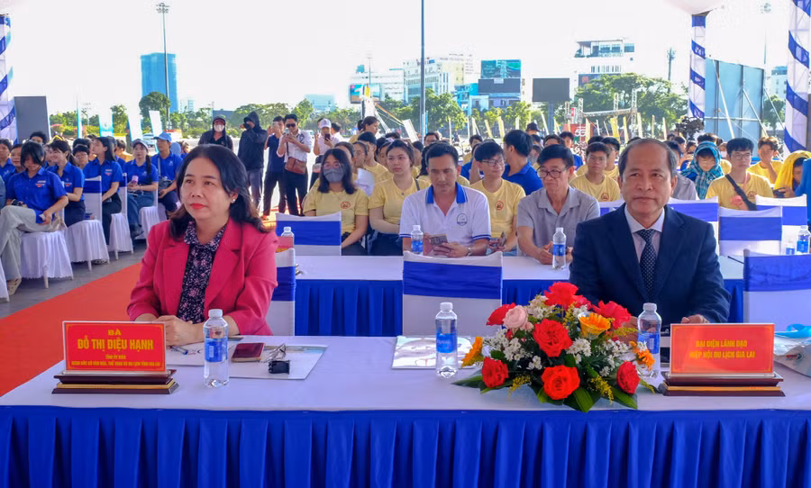 dai-bieu-tham-du-chuong-trinh-2.jpg