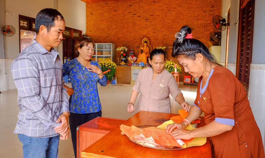 nhieu-nguoi-tin-rang-la-bua-phat-loi-mang-lai-su-an-tam-may-man-trong-nam-moi.jpg