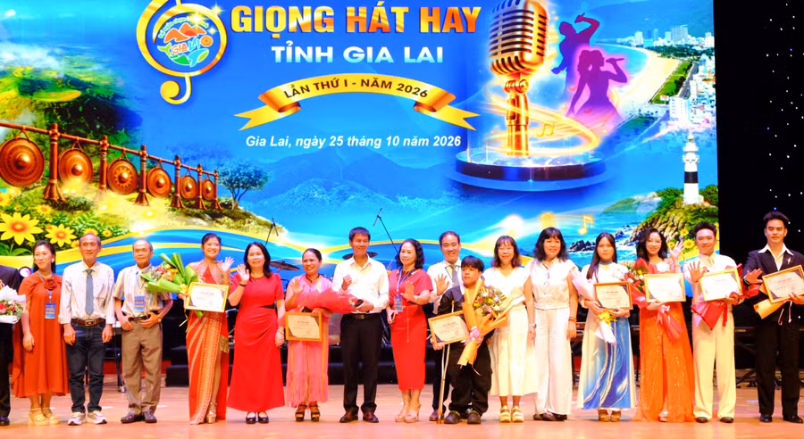 ban-to-chuc-trao-giai-cho-cac-thi-sinh-dat-giai-tai-cuoc-thi-giong-hat-hay-tinh-gia-lai-lan-thu-i-nam-2026.jpg