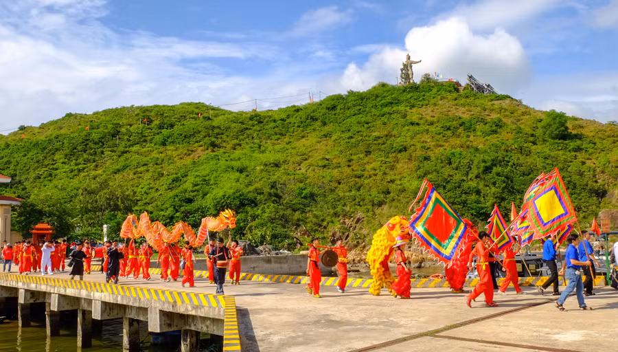 doan-ruoc-giac-linh-duc-thanh-tran-ve-lai-den-thojpg.jpg