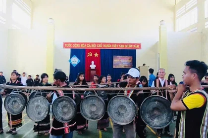 Đoàn xã Ia Dreh ra mắt Câu lạc bộ cồng chiêng thanh thiếu nhi 