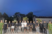 Tạm giữ 13 đối tượng đánh người, gây rối ở xã Phú Thiện.