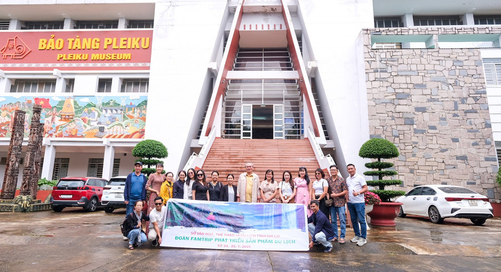 Đoàn Famtrip tại Bảo tàng Pleiku-địa điểm được nhiều đơn vị lữ hành đánh giá cao trong hành trình. Ảnh: Hoàng Ngọc dscf6284.jpg