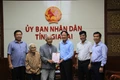 Trao Giấy chứng nhận quyền sử dụng đất cho ICISE. 