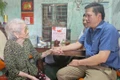 Phó Chủ tịch Thường trực HĐND tỉnh Gia Lai Trương Văn Đạt thăm, tặng quà các gia đình chính sách