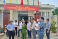 Phó Chủ tịch Thường trực UBND tỉnh Nguyễn Tuấn Thanh kiểm tra công tác ứng phó với bão số 13 và di dời dân vùng ngập lụt.