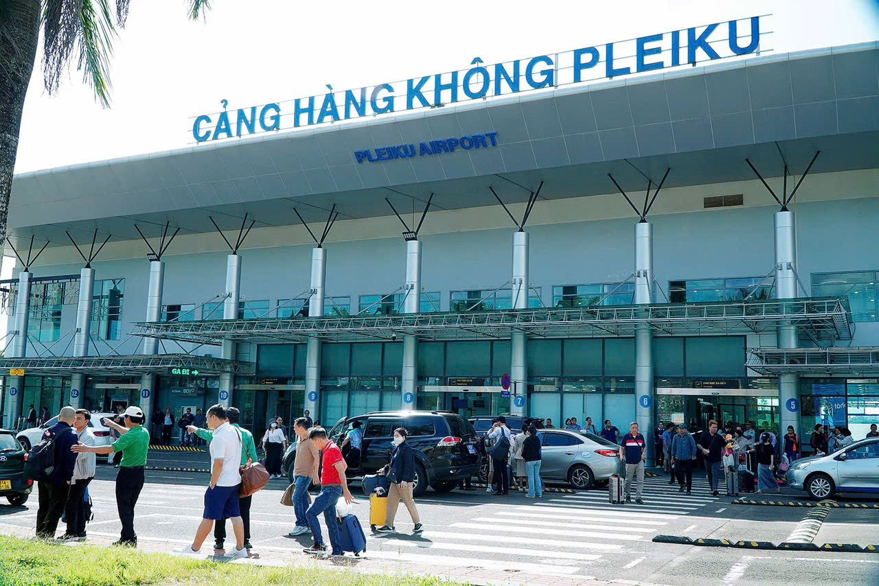 Sân bay Pleiku đã đạt cấp 4C, hiện phục vụ 600.000 hành khách/năm. Ảnh: Đức Thụy pleiku.jpg