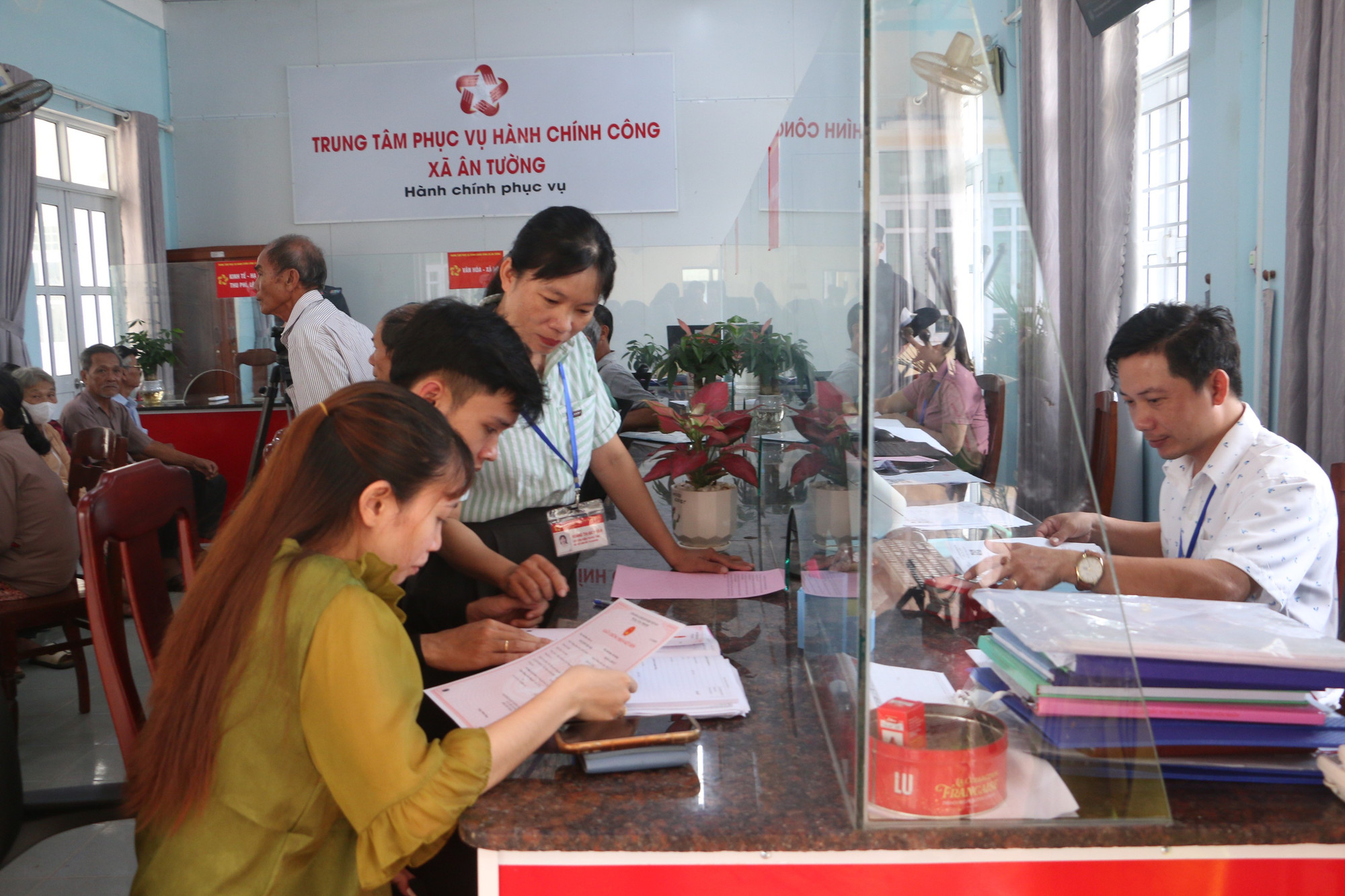 Chính quyền cấp xã đang nỗ lực hết mình để đảm bảo quyền lợi của từng người dân. Ảnh: Quang Tấn 5-728.jpg