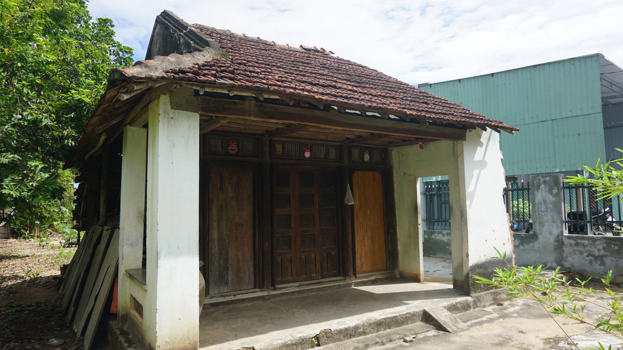 ngoi-nha-cu-cua-ong-tran-sum-canh-vinh.jpg