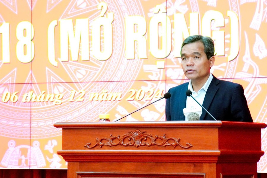 Đồng chí Hồ Văn Niên-nguyên Bí thư Tỉnh ủy Gia Lai (hiện là Thứ trưởng Thường trực Bộ Dân tộc và Tôn giáo) luôn nhấn mạnh yêu cầu báo cáo cụ thể tiến độ xóa nhà tạm, nhà dột nát. Ảnh: Đức Thụy bi-thu-ho-van-nien.jpg