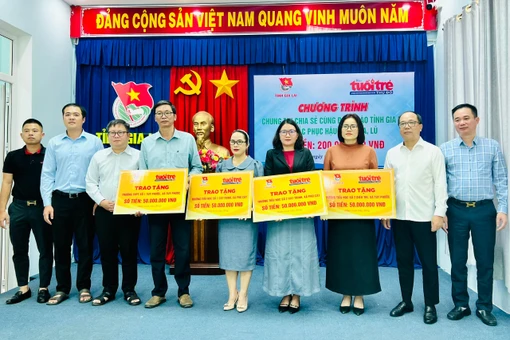 Báo Tuổi trẻ Thủ đô tặng 4 trường học ở tỉnh Gia Lai 200 triệu đồng