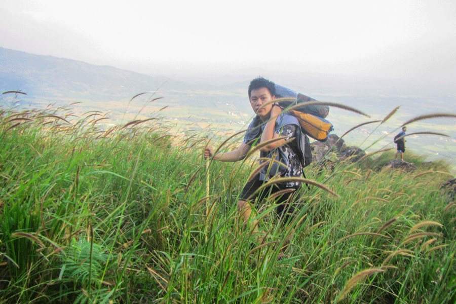 Mùa khô là thời điểm tuyệt đẹp cho những chuyến leo núi. Ảnh: H.N