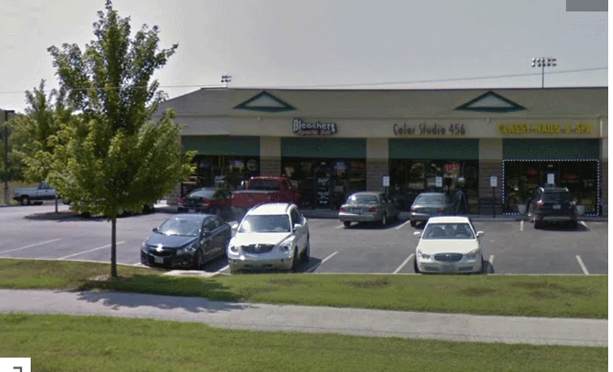 Quán bar Bleachers. Quán bar Bleachers.