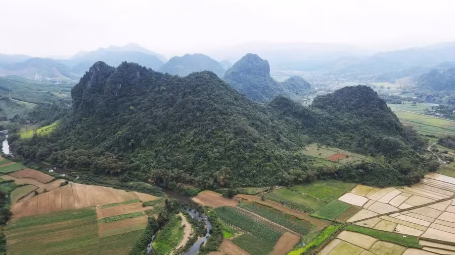 Vùng núi Thiết Sơn - nơi ông Tú và những cộng sự bền bỉ bảo vệ đàn Voọc nhiều năm qua.
