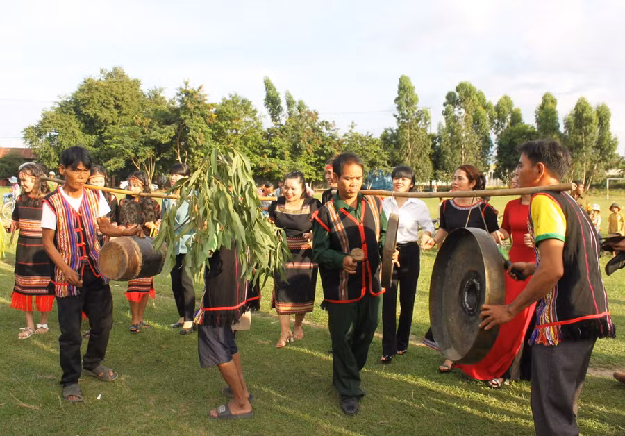 nguoi-dan-huyen-ia-pa-vui-ngay-hoi-dai-doan-ket-cac-dan-toc-anh-vu-chi.jpg