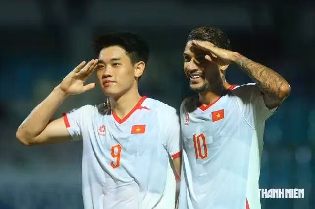 Đình Bắc, Hoàng Hên chia nhau 2 vị trí dẫn đầu