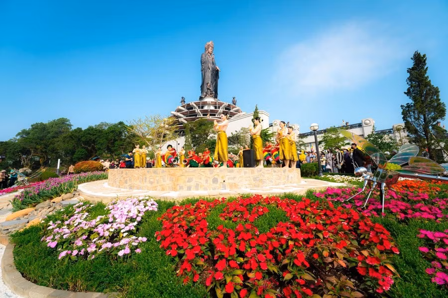 Hội xuân núi Bà sẽ diễn ra suốt tháng Giêng trên đỉnh núi Bà Đen. Ảnh: Sun World Ba Den Mountain