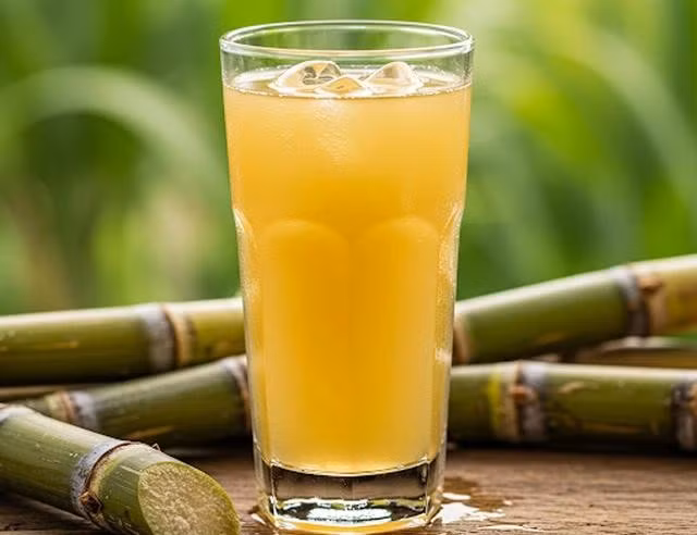 Nước mía chứa lượng glucose tự nhiên dồi dào, giúp bổ sung năng lượng nhanh chóng cho cơ thể