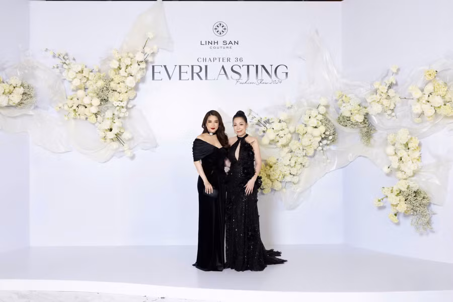 Trương Ngọc Ánh khoe vai trần quyến rũ trong chiếc váy đen tôn đường cong. Ở tuổi U.50, nhan sắc của nữ diễn viên Hương Ga khiến nhiều người phải xuýt xoa