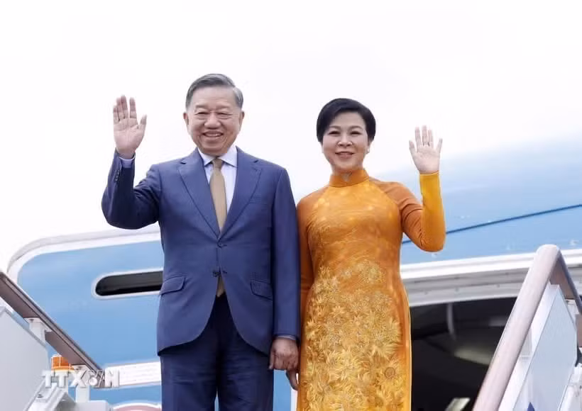 tong-bi-thu-chu-tich-nuoc-to-lam-va-phu-nhan-bat-dau-chuyen-tham-cap-nha-nuoc-toi-lien-bang-nga-1.jpg