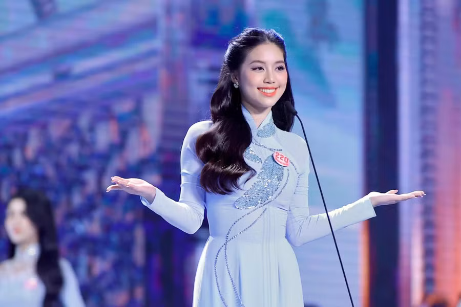 Tại vòng chung khảo vừa diễn ra ở Hà Nội, Trần Ngọc Châu Anh nổi bật với gương mặt khả ái, sáng sân khấu, vóc dáng cân đối