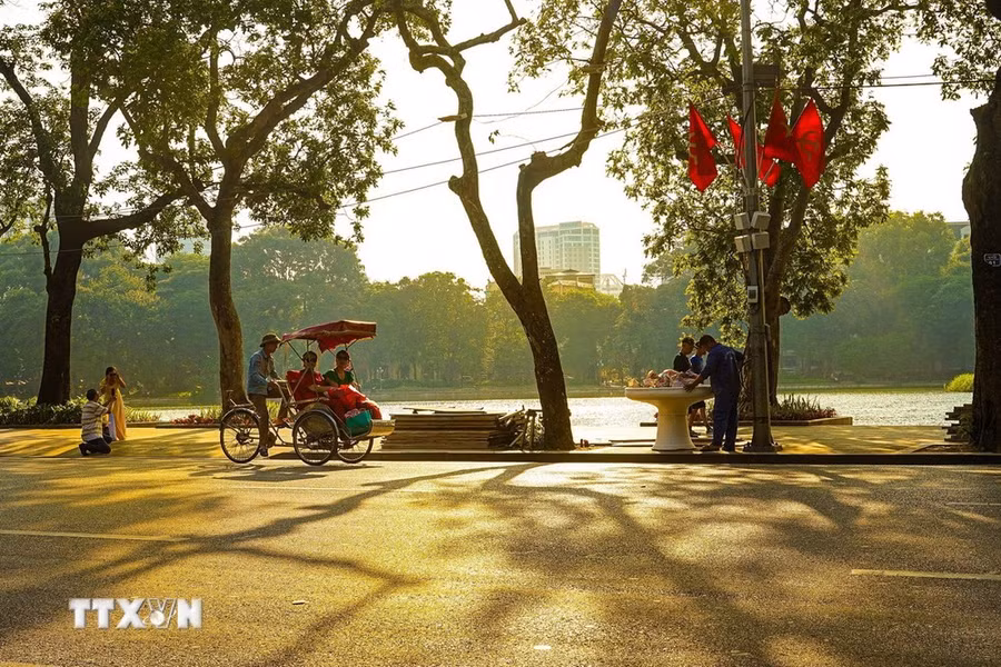 Hồ Hoàn Kiếm. (Ảnh: Khánh Hòa/TTXVN)