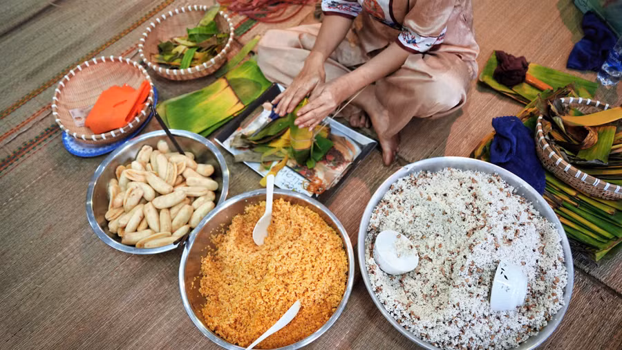 Gói bánh Tét (miền Nam)
