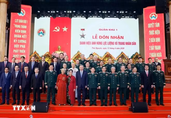 Tổng Bí thư, Chủ tịch nước Tô Lâm và các đại biểu. (Ảnh: Thống Nhất/TTXVN)