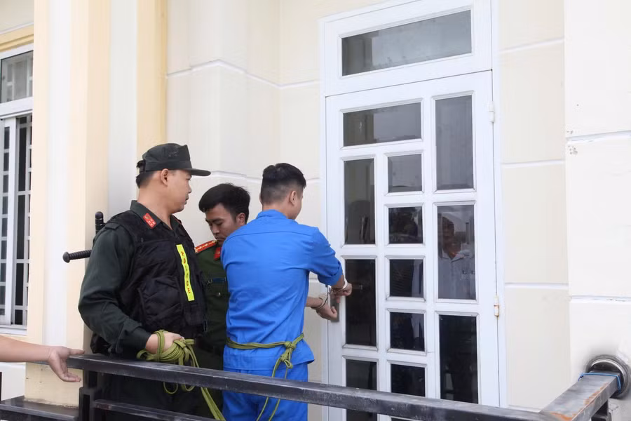 Khu vực ban công tầng 2 của căn nhà, nơi Đức Anh đột nhập gây án.
