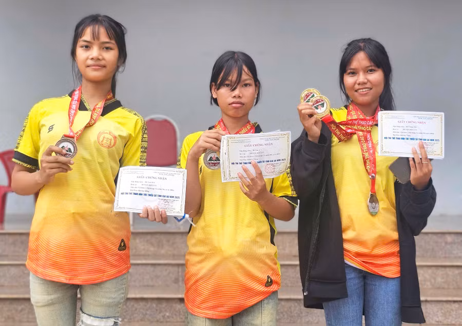 tai-hoi-thi-the-thao-cac-dan-toc-thieu-so-tinh-gia-lai-nam-2025-vua-qua-ro-cham-dac-ro-lan-um-va-ro-lan-doi-tu-phai-qua-thi-dau-xuat-sac-va-gianh-nhieu-huy-chuonganh-rh.jpg