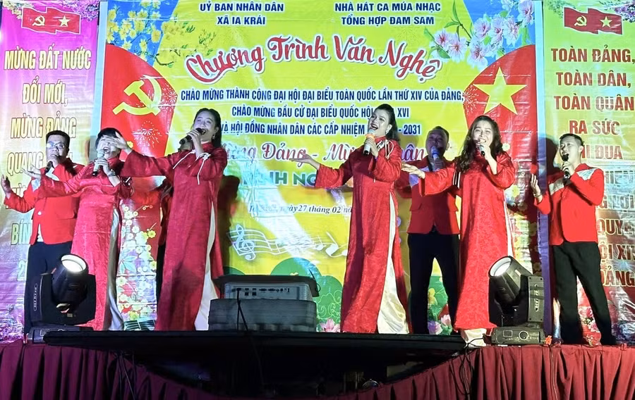 day-manh-tuyen-truyen-ve-ngay-hoi-lon-cua-toan-dan.jpg