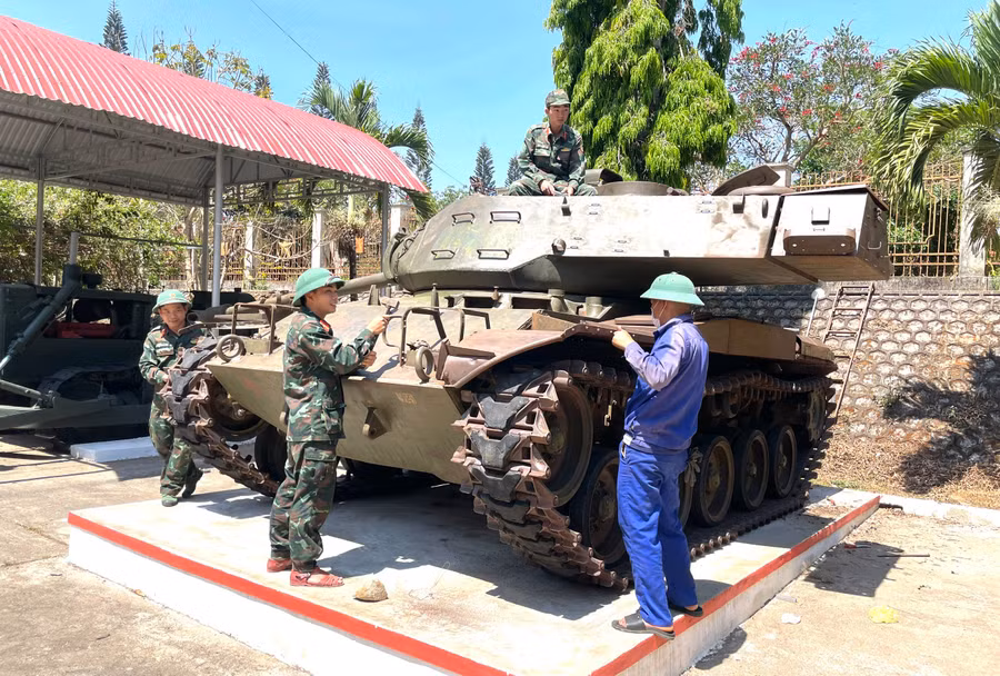 can-bo-chien-si-lu-doan-tang-273-gap-rut-hoan-thanh-viec-phuc-che-phien-ban-xe-tang-m41-so-hieu-021.jpg