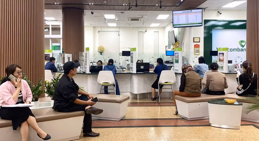 vietcombank-chi-nhanh-gia-lai-chu-trong-nang-cao-chat-luong-dich-vu-gia-tang-gan-ket-voi-khach-hang.jpg