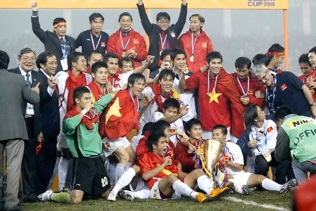 Đội tuyển VN dưới sự dẫn dắt của HLV Calisto giành chức vô địch AFF Cup 2008