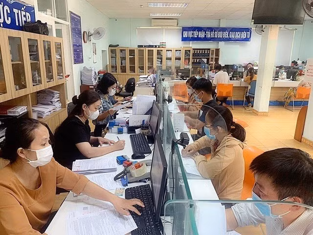 Công chức, viên chức, người lao động được nghỉ hưu trước tuổi và không bị trừ tỉ lệ lương hưu