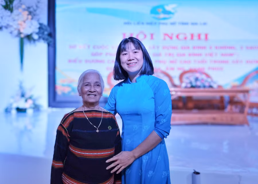 ro-com-hkliong-bia-trai-la-nguoi-phu-nu-jrai-uu-tu-co-dong-gop-tren-nhieu-linh-vuc-4691.jpg