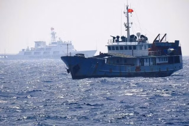 Tàu cá vũ trang 739 tham gia ngăn cản tàu khảo sát của Trung Quốc hoạt động trái phép trong thềm lục địa Việt Nam