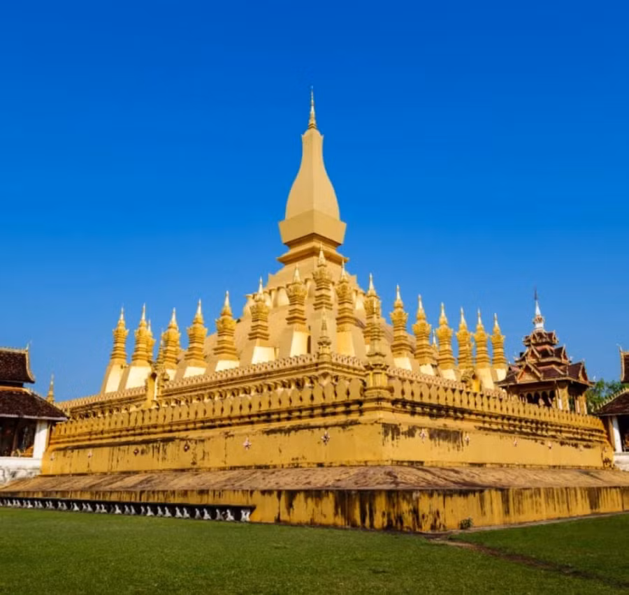 Chùa chiền, những di tích cổ xưa, thu hút du khách đến Lào