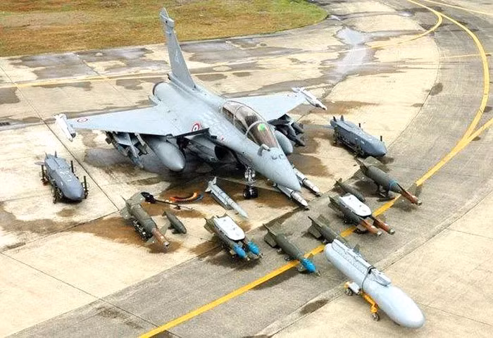 may-bay-chien-dau-rafale-thuoc-bo-chi-huy-chien-luoc-cua-luc-luong-khong-quan-va-vu-tru-phap-duoc-huy-dong-tham-gia-dien-tap.jpg