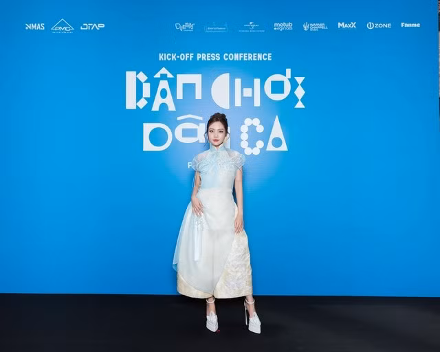 Phương Mỹ Chi trong buổi giới thiệu album Dân chơi dân ca. ẢNH: BTC CUNG CẤP
