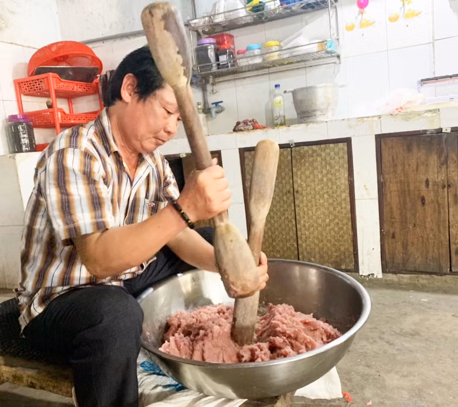 cha-ca-thac-lac-co-sau-duoc-lam-hoan-toan-thu-cong-nen-giu-duoc-huong-vi-thom-ngon-tu-nhien-anh-vu-chi.jpg