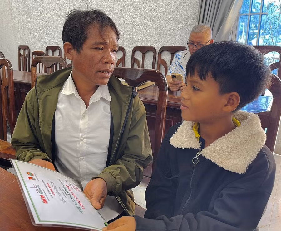 anh-don-dan-do-con-trai-ro-mah-vu-no-luc-hon-nua-trong-hoc-tap-de-xung-dang-voi-phan-thuong-da-duoc-nhan-6263.jpg