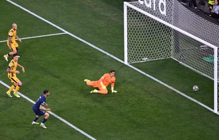 Achraf Hakimi ghi bàn thắng dễ nhất trong sự nghiệp